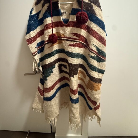 100% Wool Poncho - Picture 2 of 2